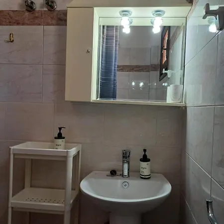 Eleana And * Ájosz Jeórjosz Págon